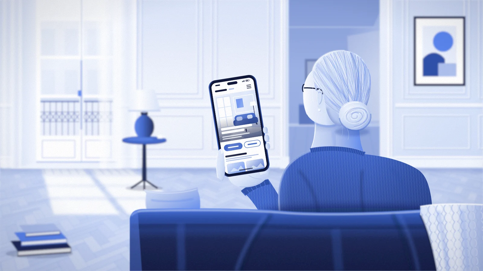 Dans un salon parisien à moulures, une propriétaire vue de dos consulte sur son téléphone l’un des beaux sites immobiliers d’agence