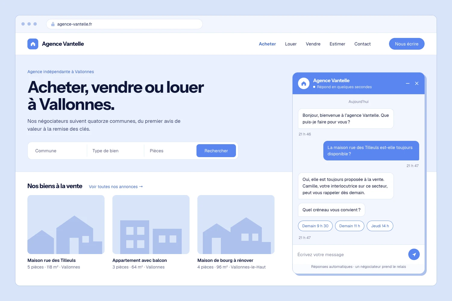 Maquette du site d’une agence immobilière sur un écran, la fenêtre de conversation ouverte en bas à droite
