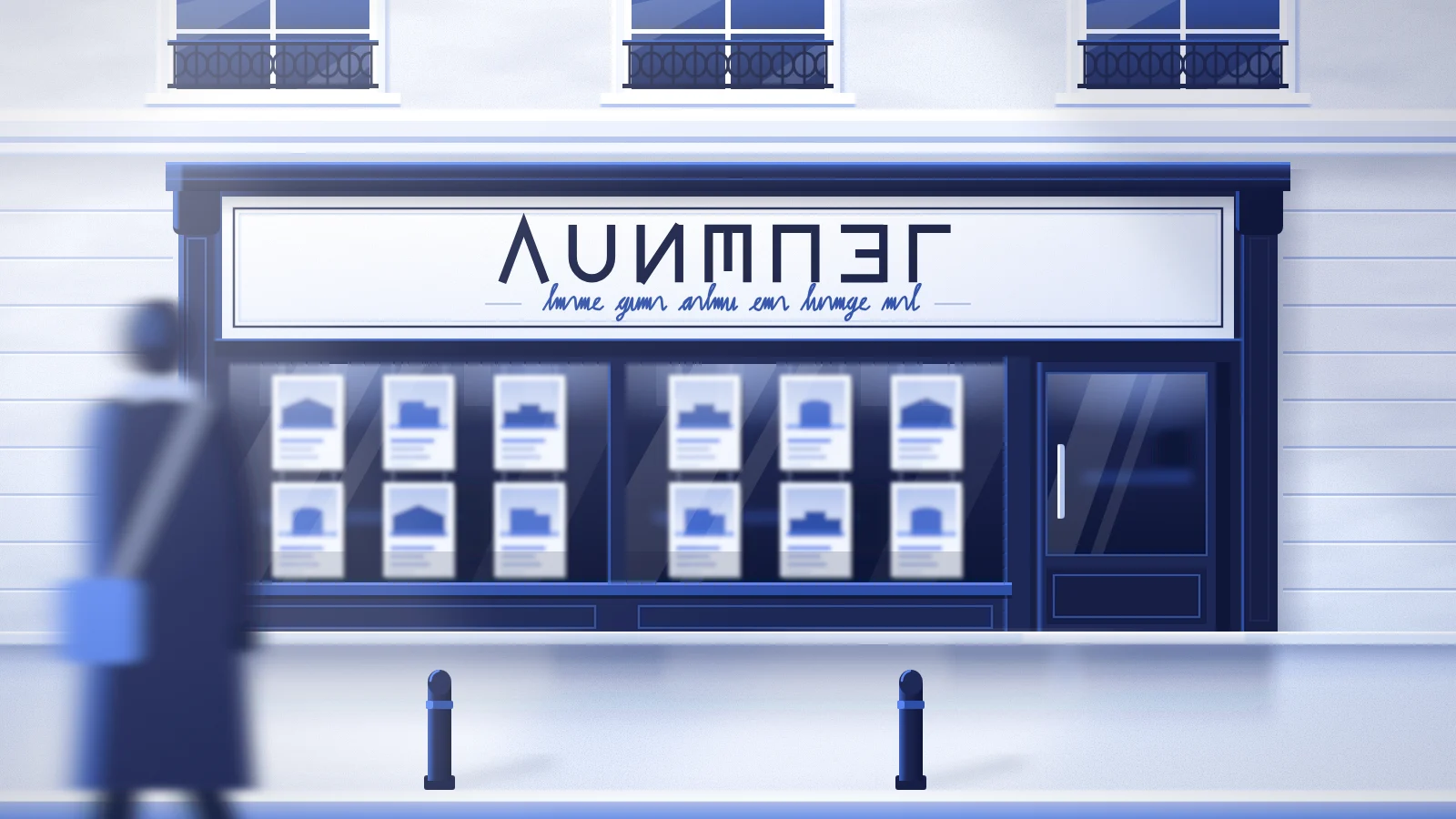 Devanture d’une agence parisienne en pierre de taille : enseigne bleu marine, slogan immobilier peint juste dessous et annonces floues en vitrine.