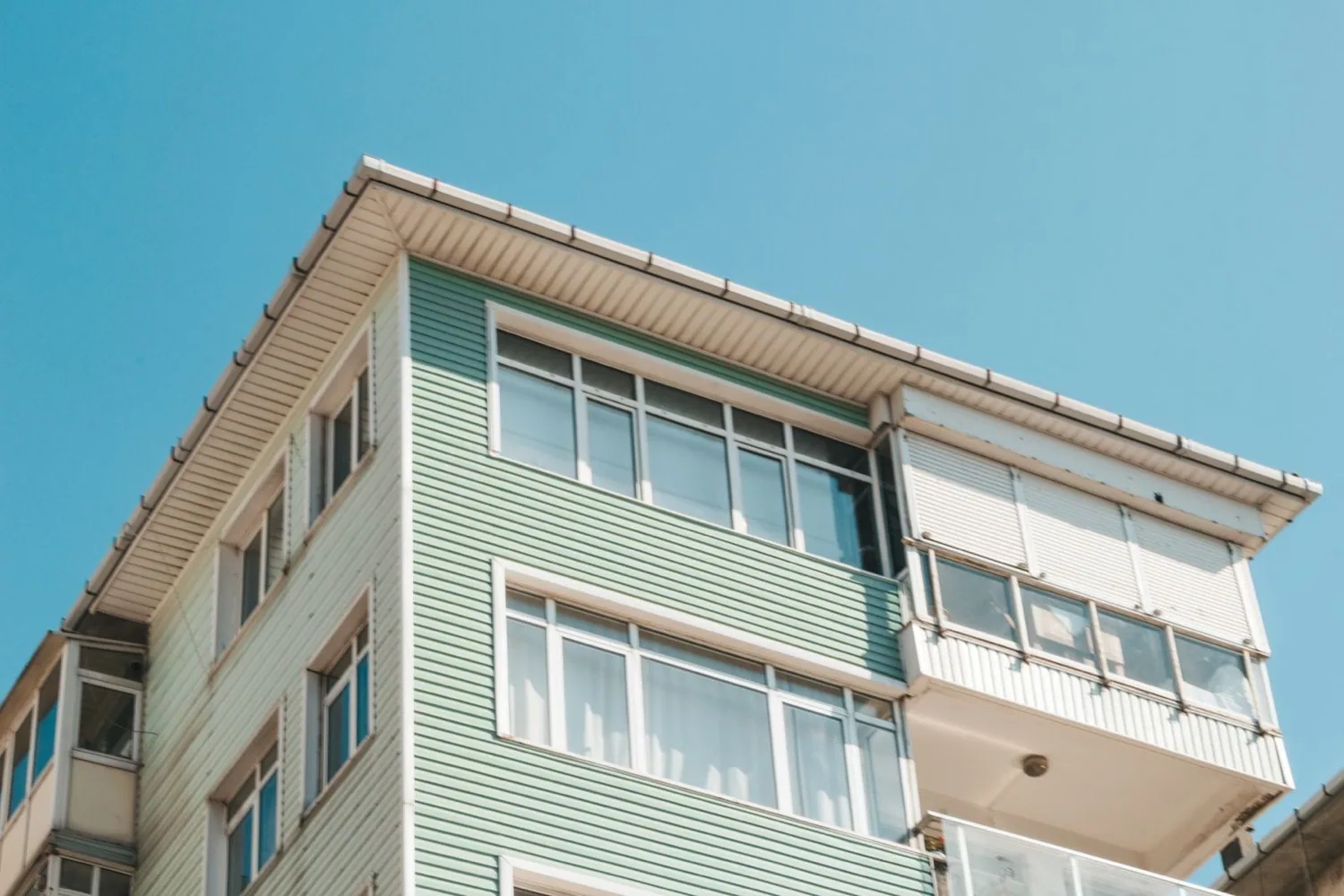 Agent immobilier en formation sur ses dossiers