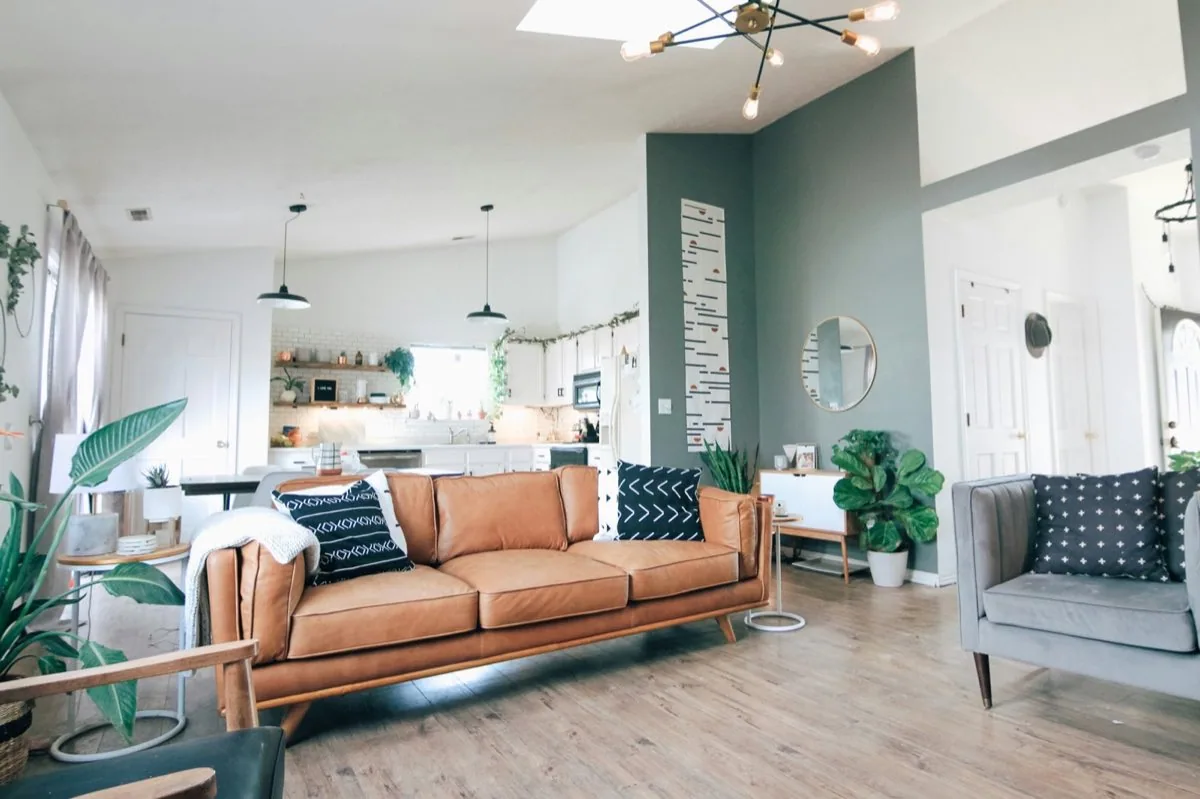 Intérieur lumineux d’un bien immobilier haut de gamme